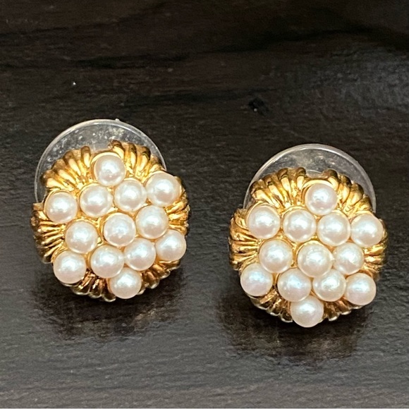 Vintage MONET Signed Faux Pearl Gold-tone Post Earrings - Picture 2 of 13